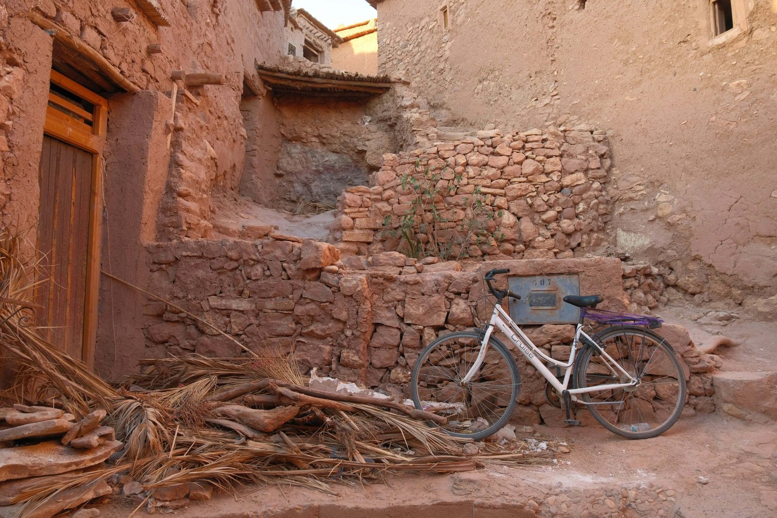 Old-Kasbah-at-Ait-Benhaddou.jpg